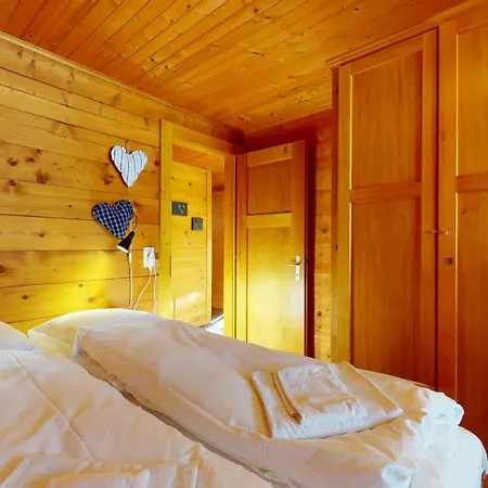 At The Bottom Of The Slopes In Crans-montana, Cosy Atmosphere 克莱恩 蒙塔纳